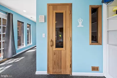 Entry Way - 7914 Lowtide Ct, Pasadena, MD 21122 photo 6 of 6