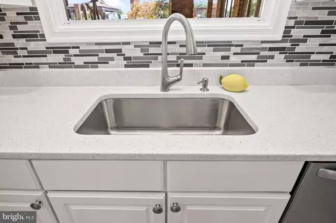 Kitchen - 7914 Lowtide Ct, Pasadena, MD 21122 photo 3 of 6