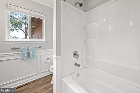 Bath - 7914 Lowtide Ct, Pasadena, MD 21122 photo 7 of 8