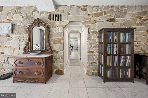 Entry Way - 7914 Lowtide Ct, Pasadena, MD 21122 photo 1 of 6