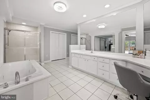 Bath - 7914 Lowtide Ct, Pasadena, MD 21122 photo 3 of 8