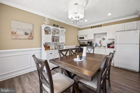 Dining - 7914 Lowtide Ct, Pasadena, MD 21122 photo 4 of 4