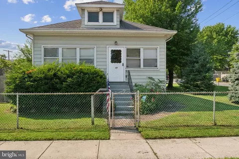 17 1st Ave, Brooklyn Park, MD 21225
