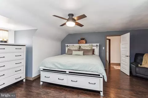 Bedroom - 8443 Bay Dr, Pasadena, MD 21122 photo 8 of 9