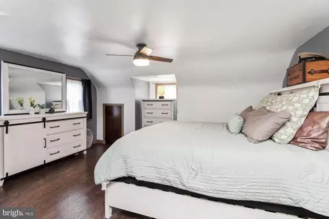 Bedroom - 8443 Bay Dr, Pasadena, MD 21122 photo 6 of 9