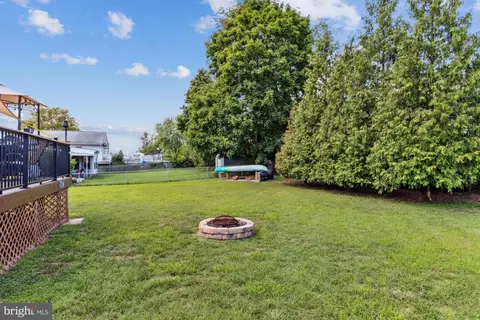 Exterior - 8443 Bay Dr, Pasadena, MD 21122 photo 10 of 13