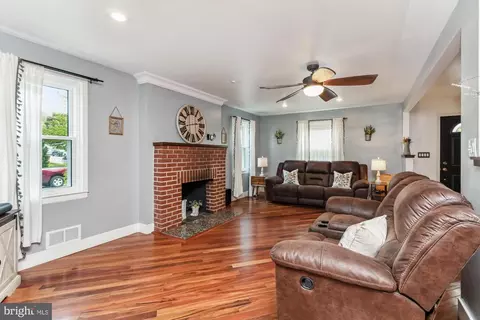 Living - 8443 Bay Dr, Pasadena, MD 21122 photo 3 of 3