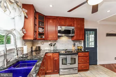Kitchen - 8443 Bay Dr, Pasadena, MD 21122 photo 2 of 3