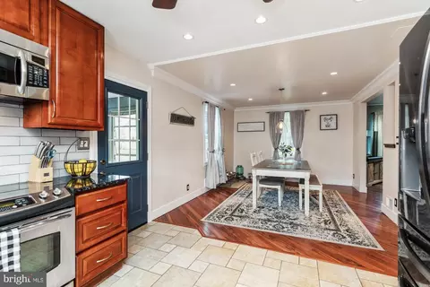 Entry Way - 8443 Bay Dr, Pasadena, MD 21122 photo 5 of 12