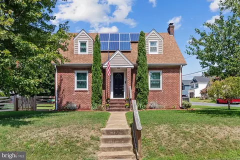 8443 Bay Dr, Pasadena, MD 21122