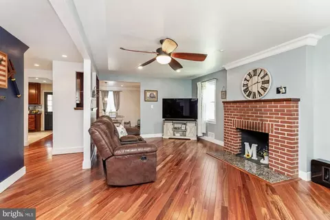 Living - 8443 Bay Dr, Pasadena, MD 21122 photo 2 of 3