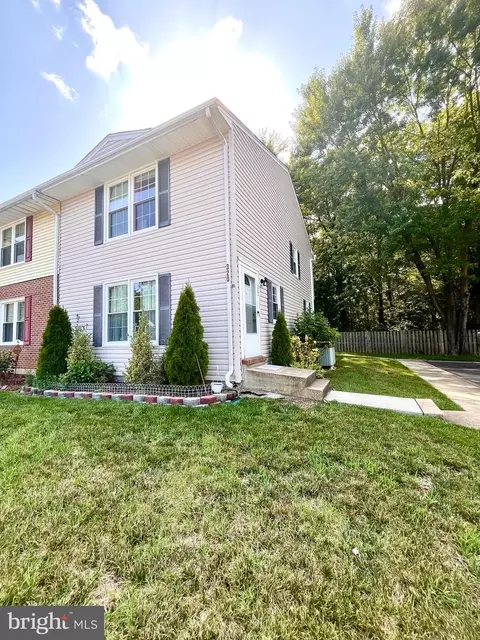 320 Woodleaf Ct, Glen Burnie, MD 21061