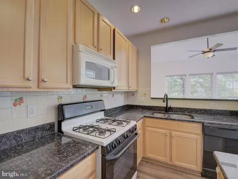 Kitchen - 2417 Knapps Way, Odenton, MD 21113 photo 4 of 7
