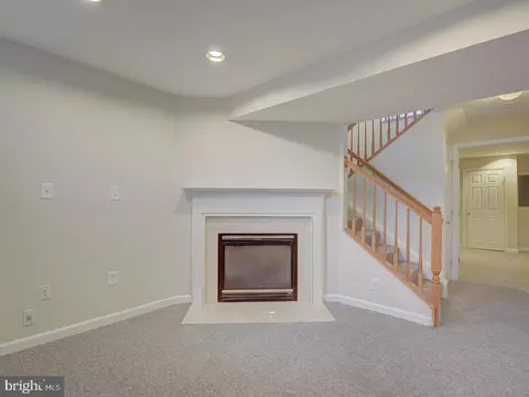 Living - 2417 Knapps Way, Odenton, MD 21113 photo 10 of 12