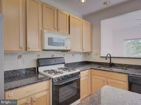 Kitchen - 2417 Knapps Way, Odenton, MD 21113 photo 3 of 7