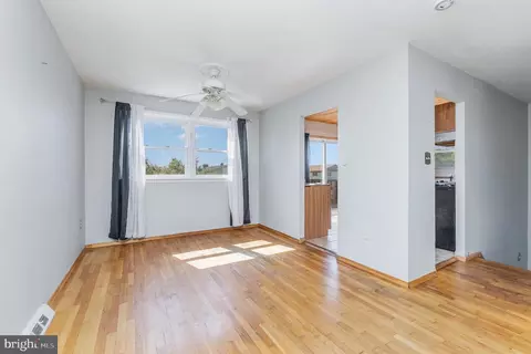 Living - 224 Atlanta Rd, Pasadena, MD 21122 photo 1 of 5