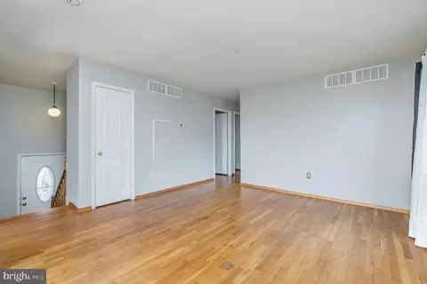 Living - 224 Atlanta Rd, Pasadena, MD 21122 photo 3 of 5