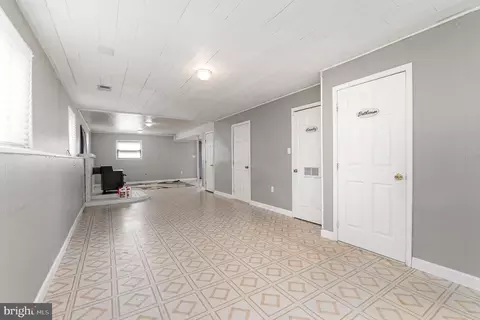 Entry Way - 224 Atlanta Rd, Pasadena, MD 21122 photo 1 of 2