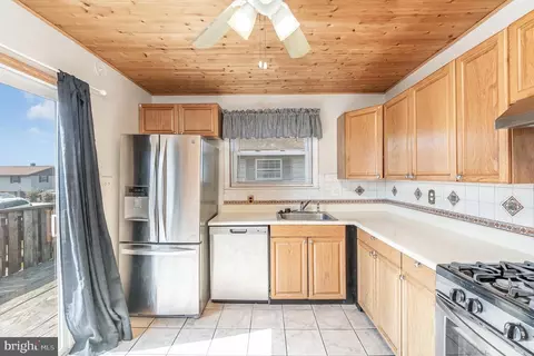 Kitchen - 224 Atlanta Rd, Pasadena, MD 21122 photo 2 of 3