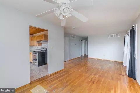 Living - 224 Atlanta Rd, Pasadena, MD 21122 photo 2 of 5