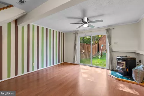 Living - 3637 Seaford Ct, Pasadena, MD 21122 photo 6 of 7