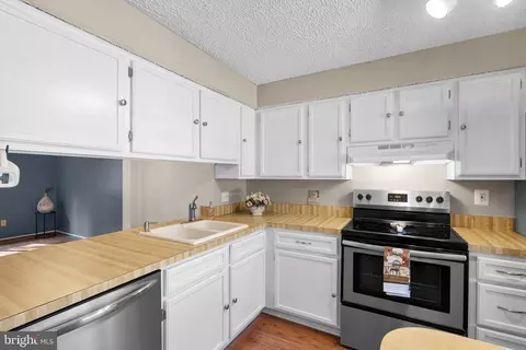 Kitchen - 3637 Seaford Ct, Pasadena, MD 21122 photo 5 of 6