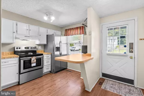 Kitchen - 3637 Seaford Ct, Pasadena, MD 21122 photo 2 of 6