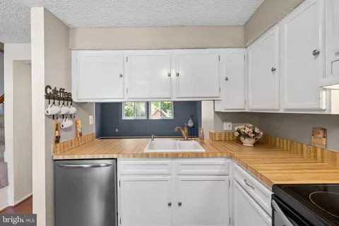 Kitchen - 3637 Seaford Ct, Pasadena, MD 21122 photo 6 of 6