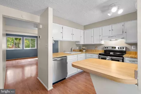 Kitchen - 3637 Seaford Ct, Pasadena, MD 21122 photo 4 of 6