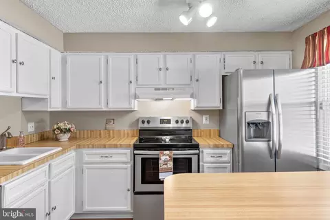 Kitchen - 3637 Seaford Ct, Pasadena, MD 21122 photo 3 of 6