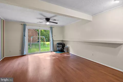 Living - 3637 Seaford Ct, Pasadena, MD 21122 photo 4 of 7