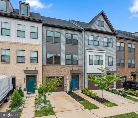 622 Chalcedony Ln, Glen Burnie, MD 21060