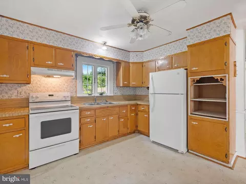 Kitchen - 163 Falcon Dr, Pasadena, MD 21122 photo 1 of 3