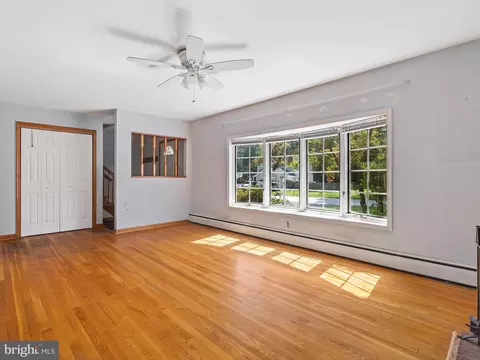 Living - 163 Falcon Dr, Pasadena, MD 21122 photo 2 of 6