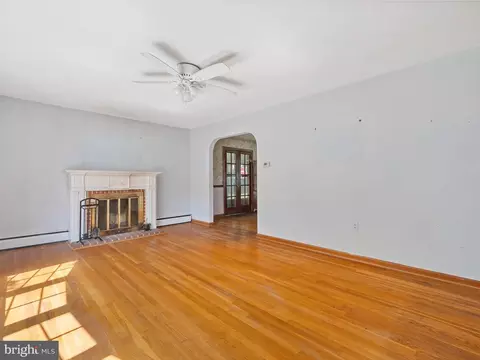 Living - 163 Falcon Dr, Pasadena, MD 21122 photo 1 of 6