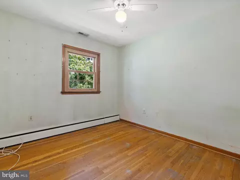 Bedroom - 163 Falcon Dr, Pasadena, MD 21122 photo 3 of 9