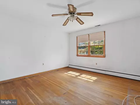 Bedroom - 163 Falcon Dr, Pasadena, MD 21122 photo 8 of 9