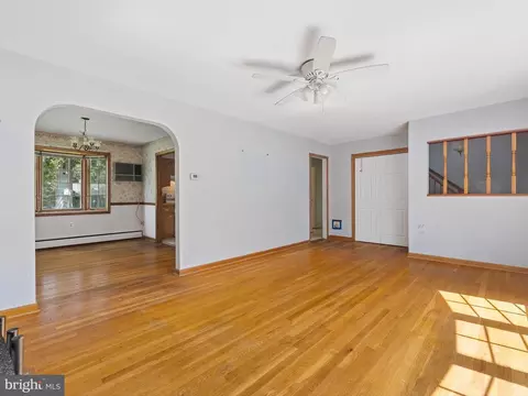 Living - 163 Falcon Dr, Pasadena, MD 21122 photo 4 of 6