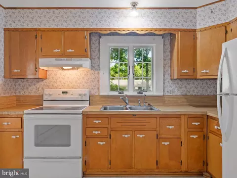 Kitchen - 163 Falcon Dr, Pasadena, MD 21122 photo 2 of 3