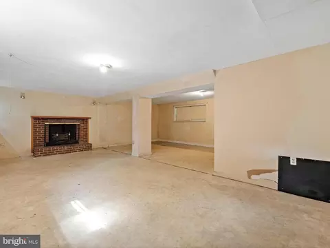 Living - 163 Falcon Dr, Pasadena, MD 21122 photo 5 of 6