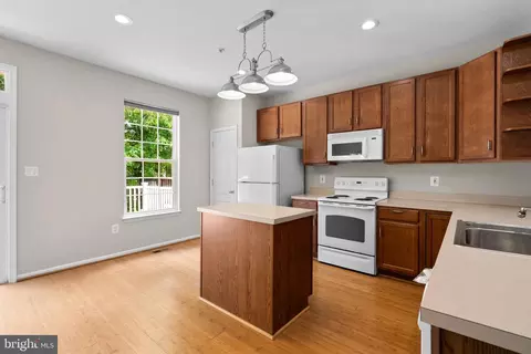 Kitchen - 8255 Appalachian Dr, Pasadena, MD 21122 photo 2 of 2
