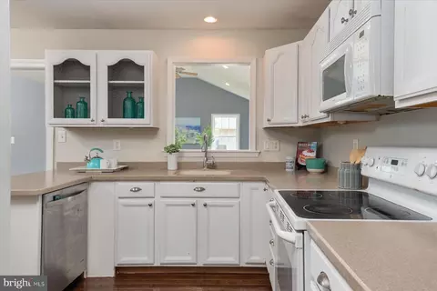 Kitchen - 7733 Acrocomia Dr, Hanover, MD 21076 photo 2 of 2