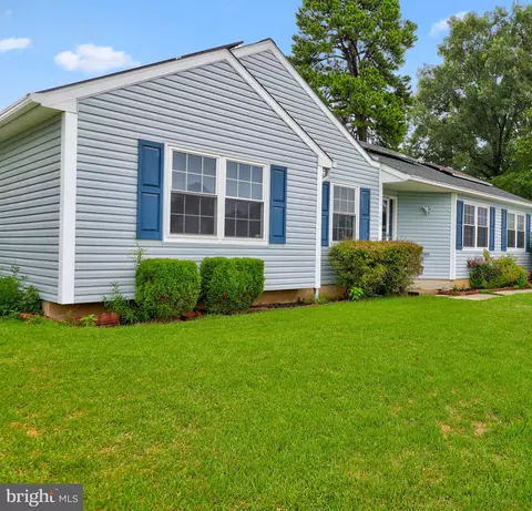 706 Towering Oak Ct, Glen Burnie, MD 21061
