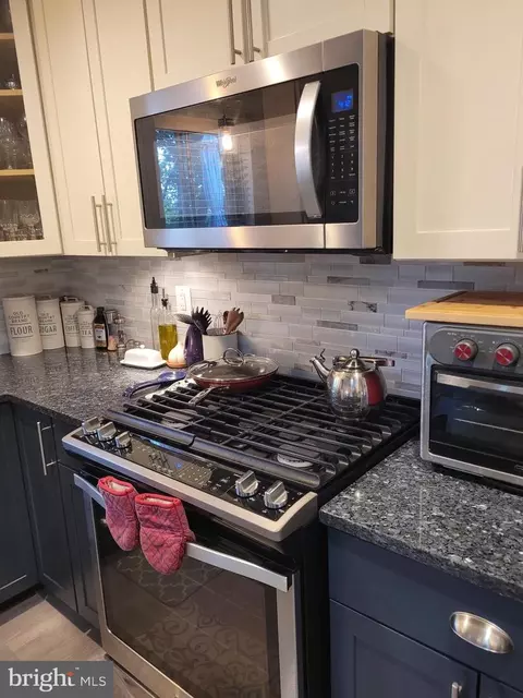 Kitchen - 526 Williamsburg Ln, Odenton, MD 21113 photo 9 of 12