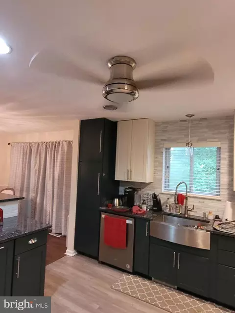 Kitchen - 526 Williamsburg Ln, Odenton, MD 21113 photo 2 of 12