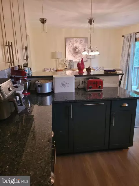 Kitchen - 526 Williamsburg Ln, Odenton, MD 21113 photo 11 of 12