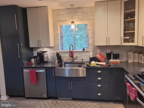 Kitchen - 526 Williamsburg Ln, Odenton, MD 21113 photo 10 of 12