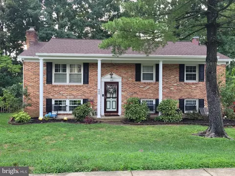526 Williamsburg Ln, Odenton, MD 21113