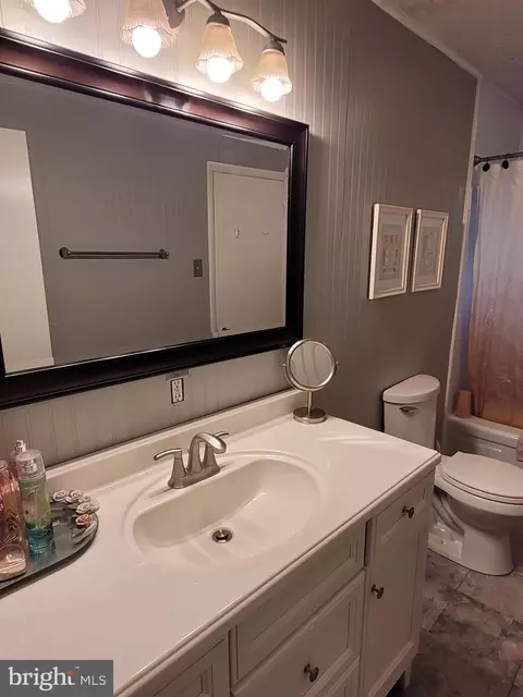 Bath - 526 Williamsburg Ln, Odenton, MD 21113 photo 2 of 4