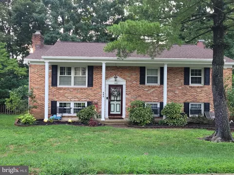 Exterior - 526 Williamsburg Ln, Odenton, MD 21113 photo 2 of 6
